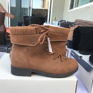 Tan lace up boots size 9 medium